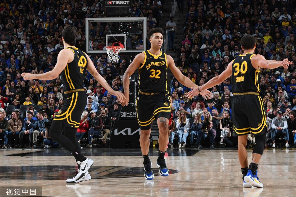 对手防线的 对手防线的